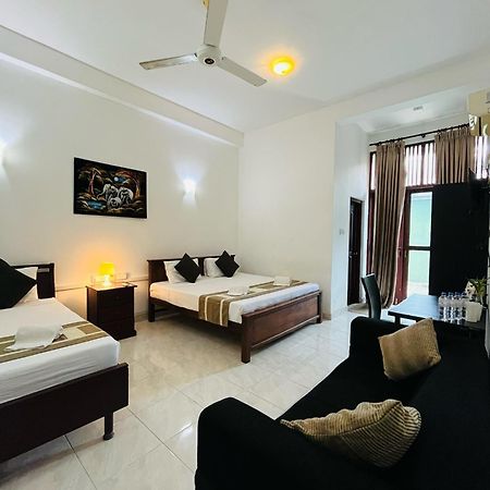 Hotel Blue Bird Negombo Dış mekan fotoğraf