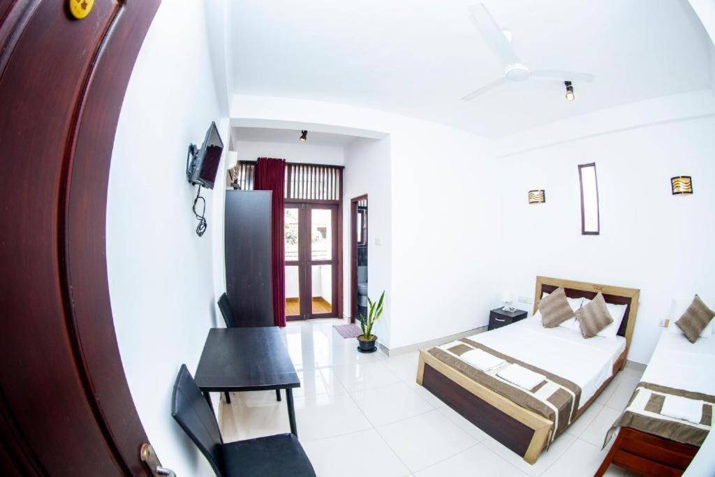 Hotel Blue Bird Negombo Dış mekan fotoğraf