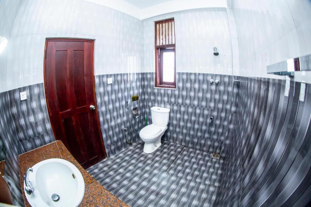 Hotel Blue Bird Negombo Dış mekan fotoğraf