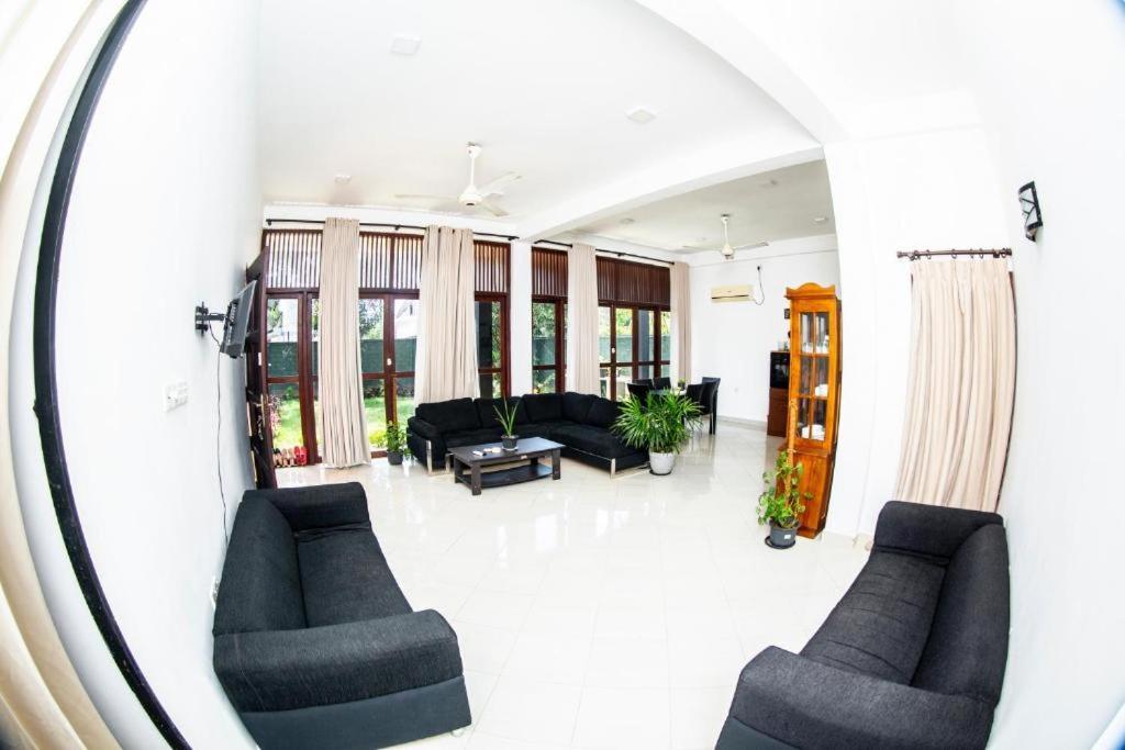 Hotel Blue Bird Negombo Dış mekan fotoğraf