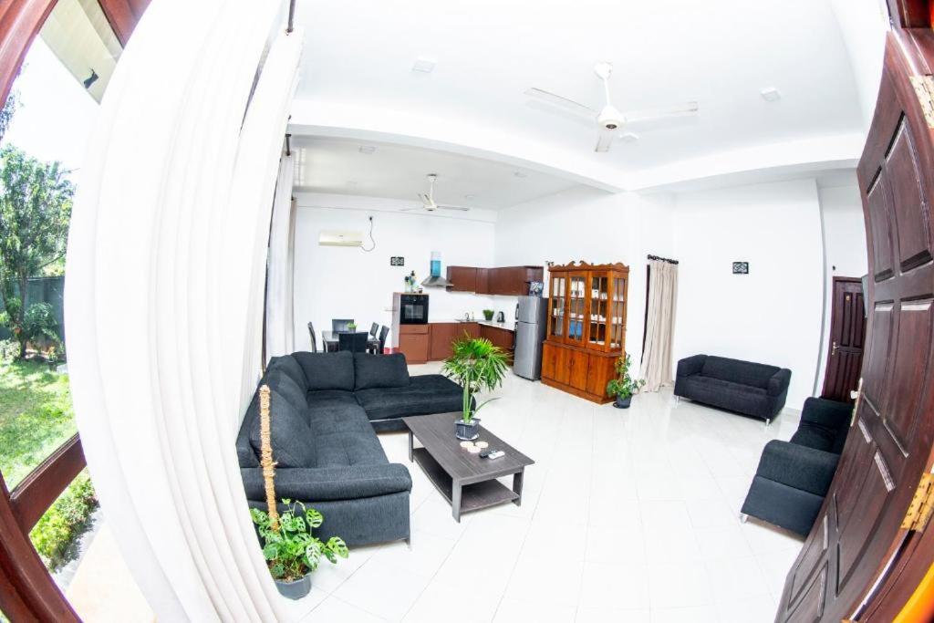Hotel Blue Bird Negombo Dış mekan fotoğraf