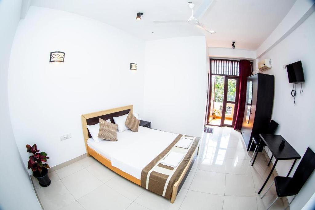Hotel Blue Bird Negombo Dış mekan fotoğraf