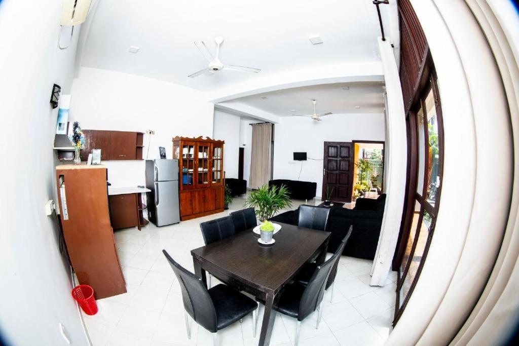Hotel Blue Bird Negombo Dış mekan fotoğraf