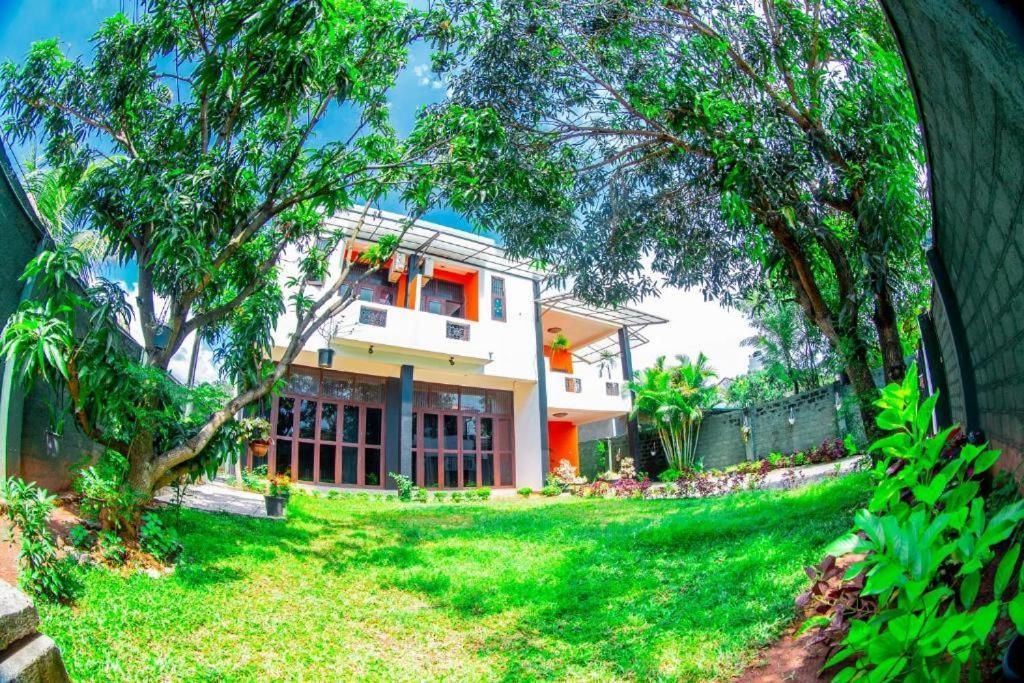 Hotel Blue Bird Negombo Dış mekan fotoğraf