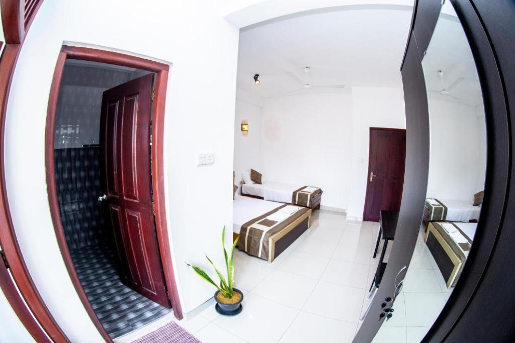 Hotel Blue Bird Negombo Dış mekan fotoğraf