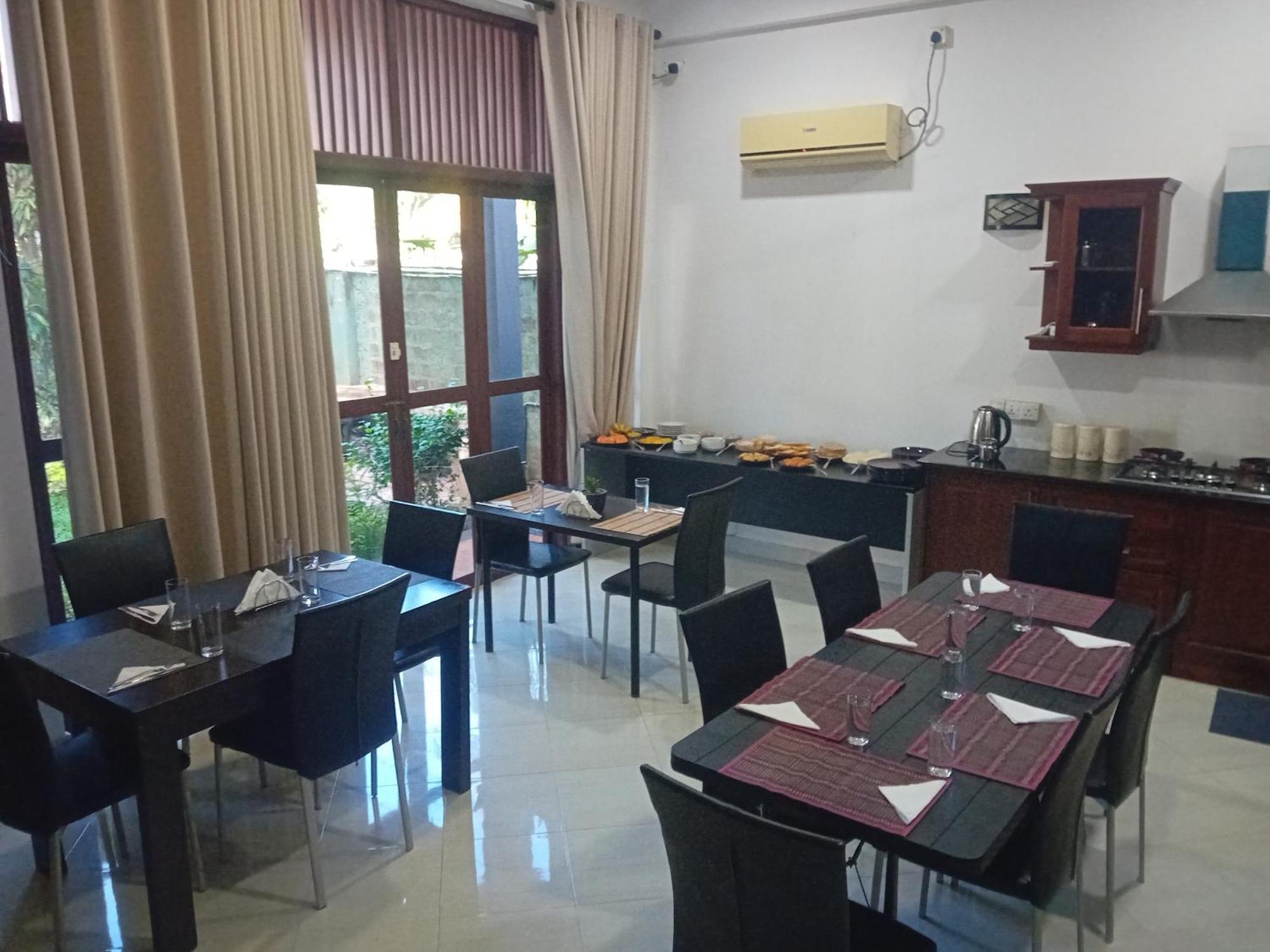 Hotel Blue Bird Negombo Dış mekan fotoğraf