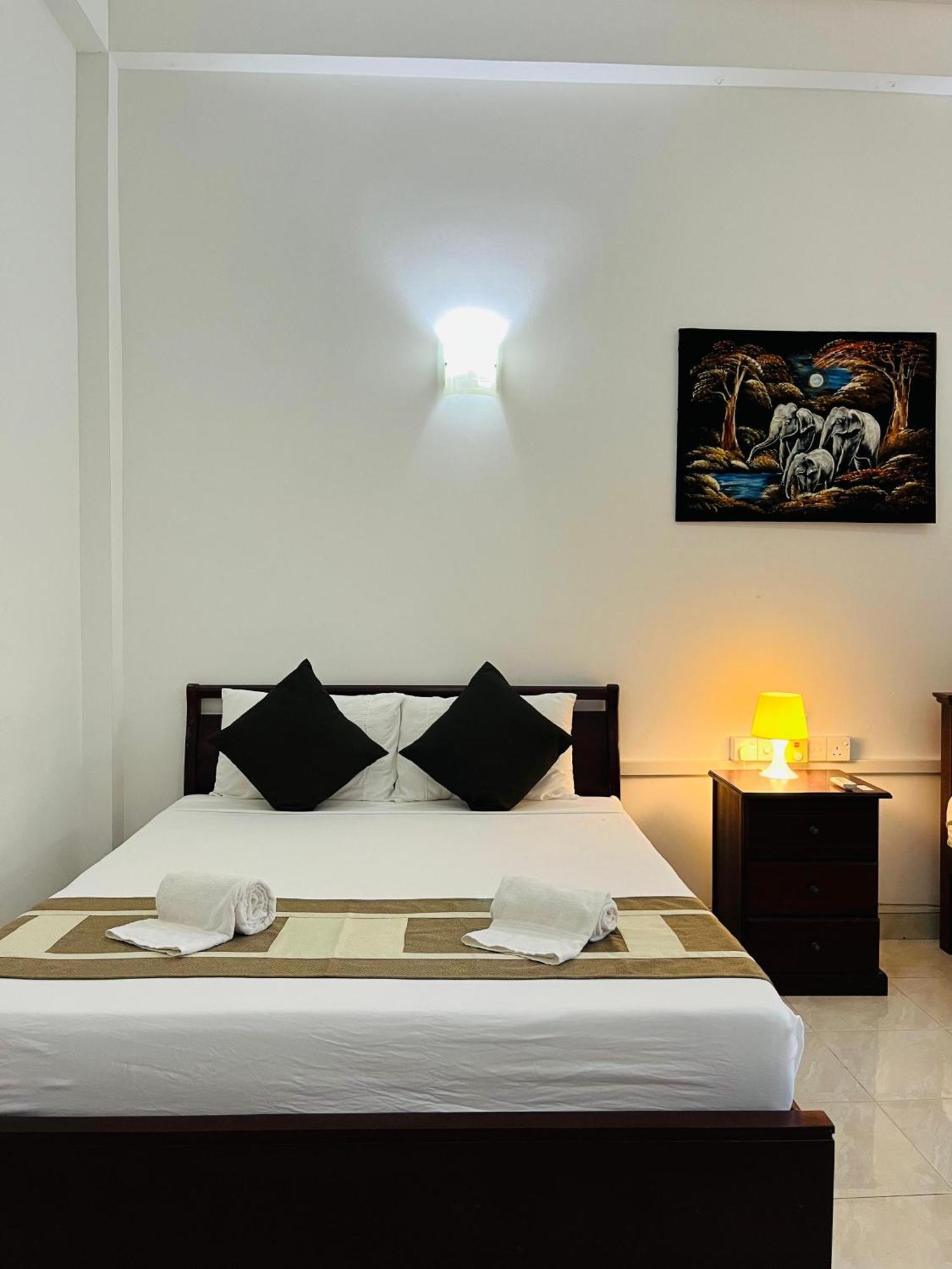 Hotel Blue Bird Negombo Dış mekan fotoğraf