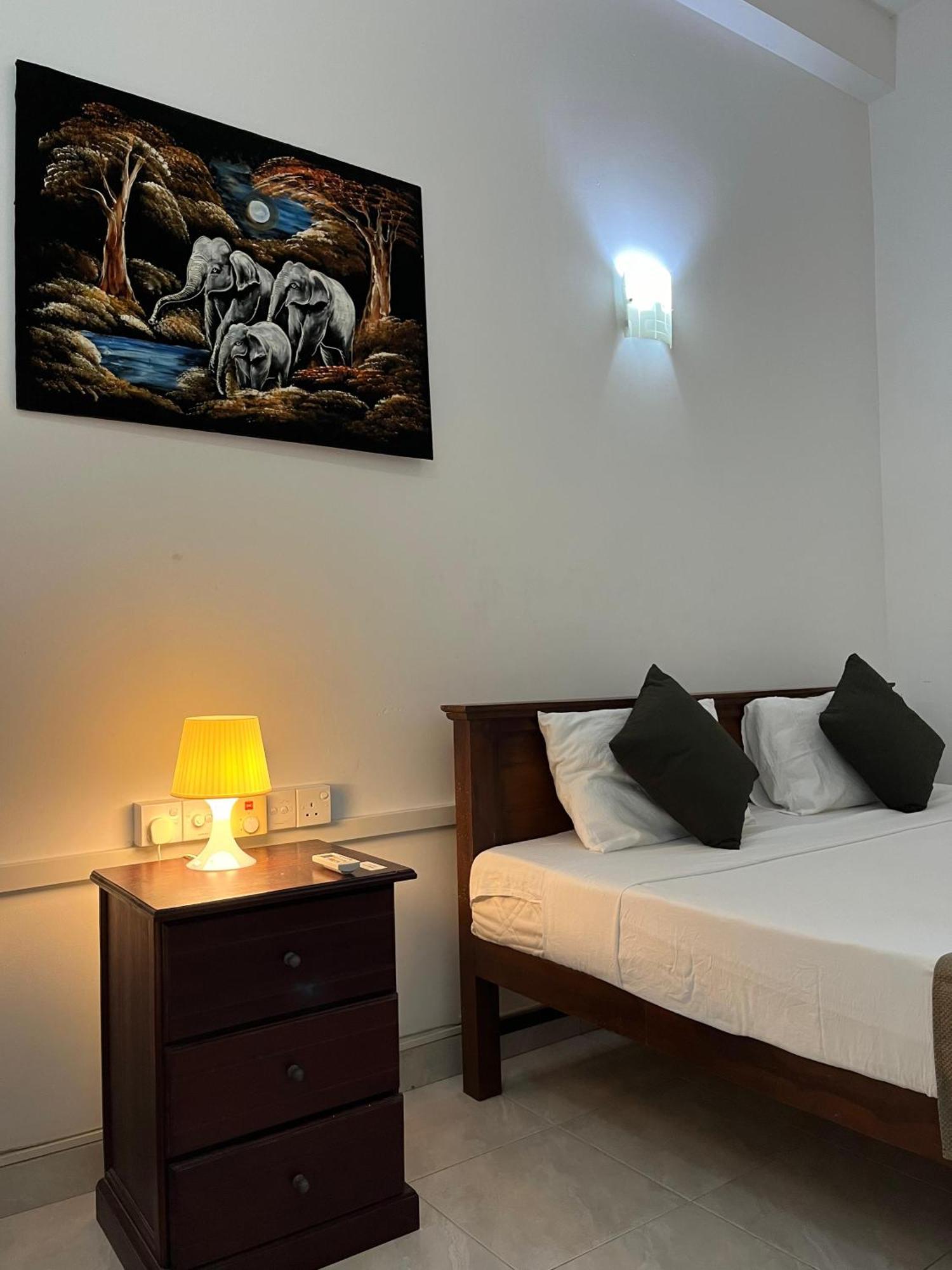 Hotel Blue Bird Negombo Dış mekan fotoğraf