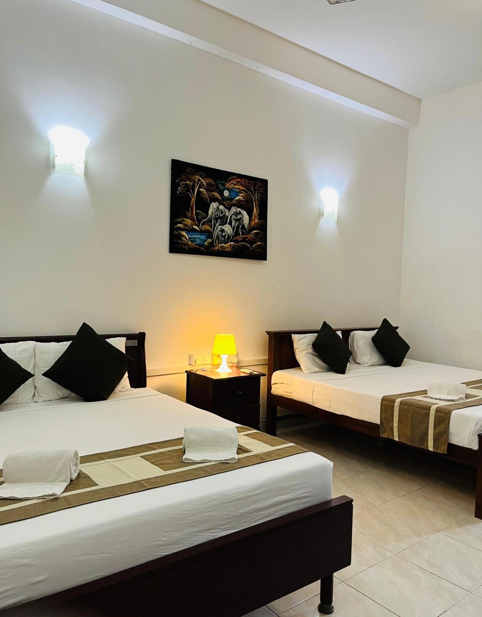 Hotel Blue Bird Negombo Dış mekan fotoğraf