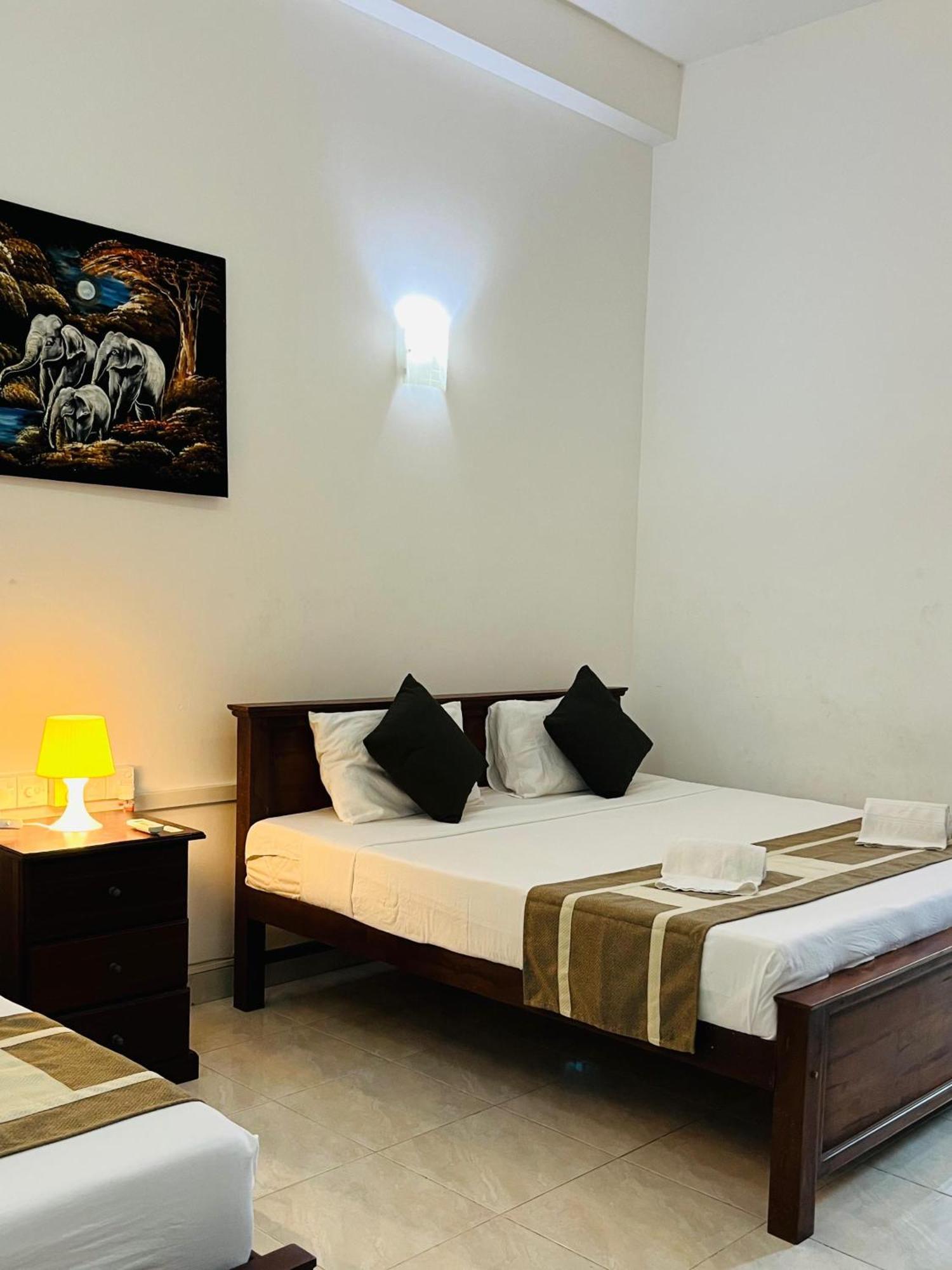 Hotel Blue Bird Negombo Dış mekan fotoğraf