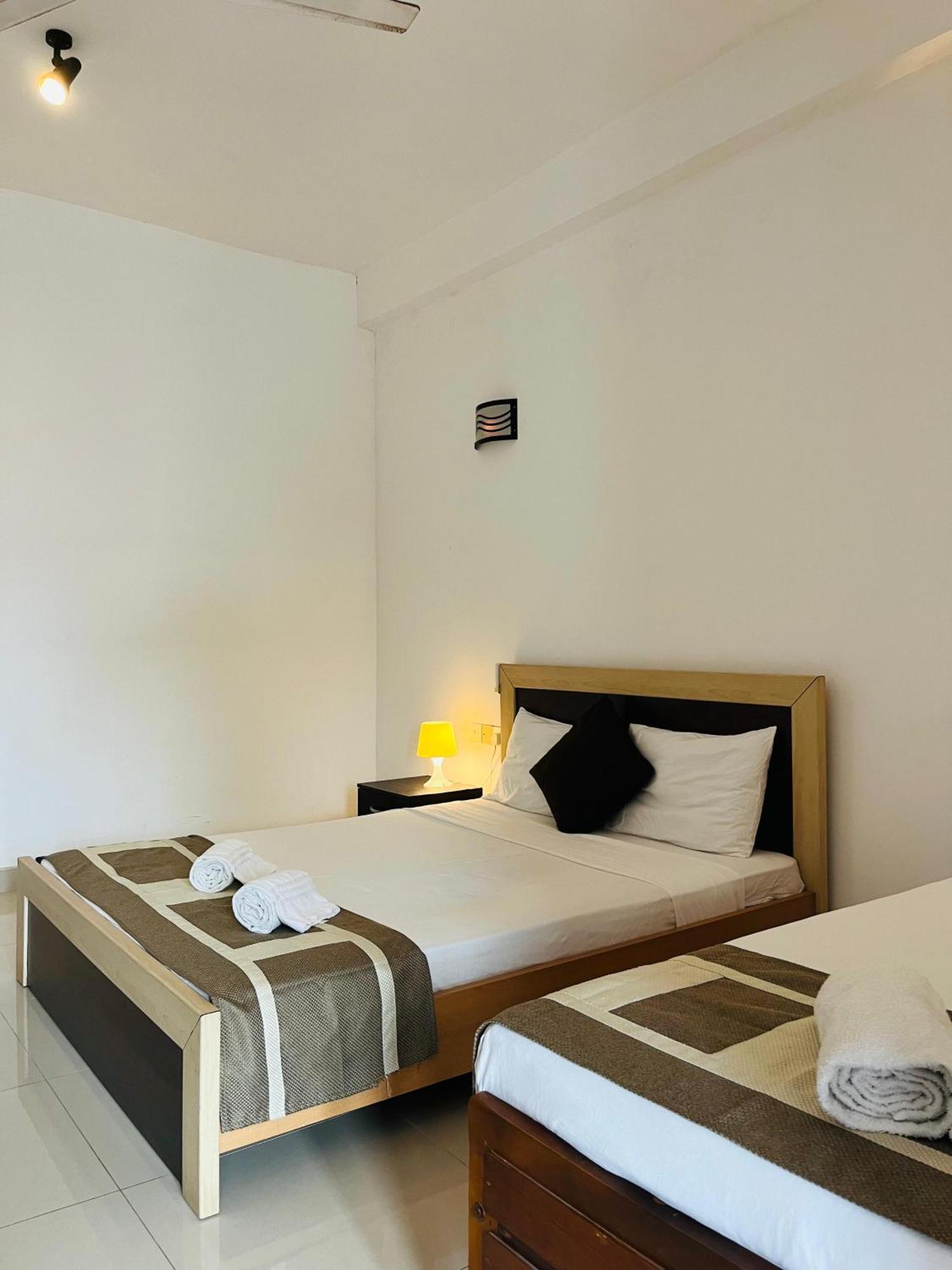 Hotel Blue Bird Negombo Dış mekan fotoğraf