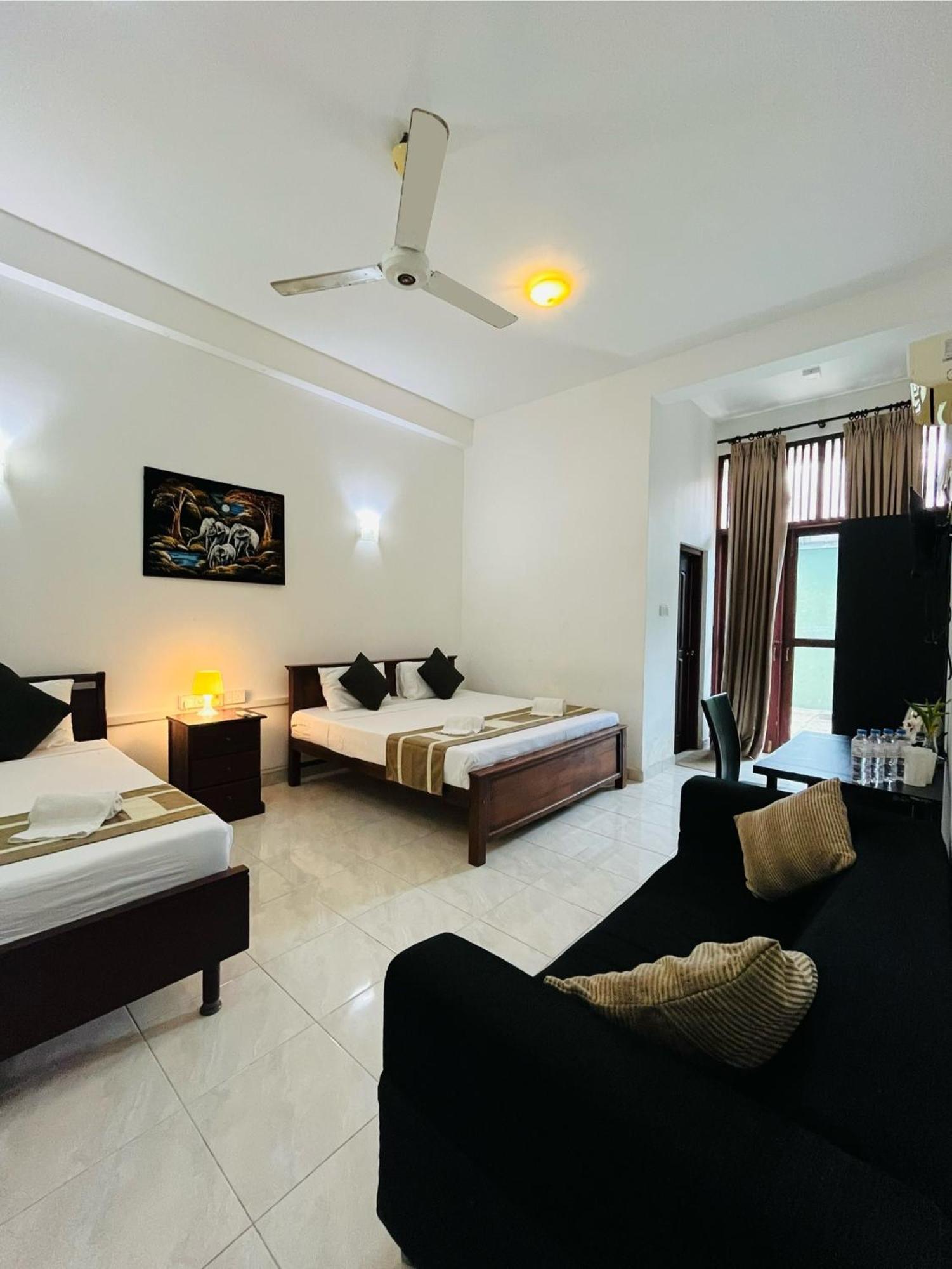 Hotel Blue Bird Negombo Dış mekan fotoğraf